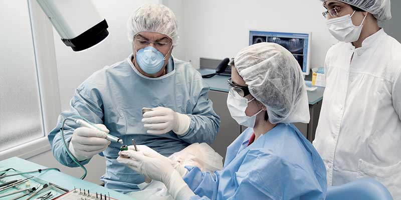 AFOPI CAMPUS - Centre d'implantologie - 11 salle de chirurgie dont 2 de chirurgie osseuse en surpression et flux laminaire